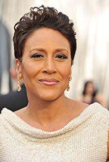 How tall is Robin Roberts?